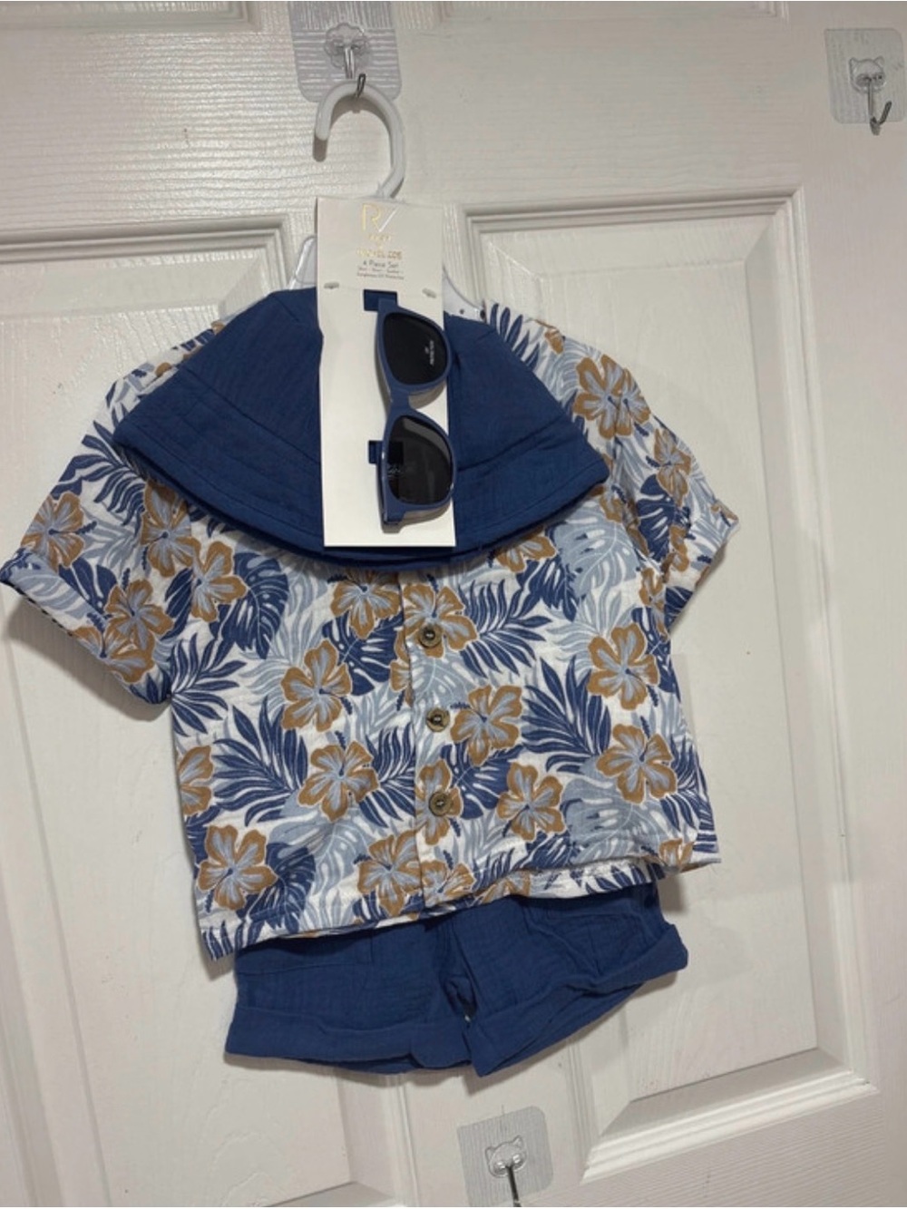 Rachel Zoe Blue and Tan Floral Button-Down Matching Set with Hat & Sunglasses